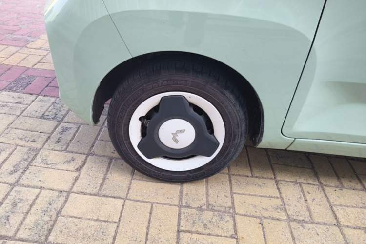 Used Wuling Hongguang MINIEV 2021 Macaron Premium Model – Lithium Iron Phosphate Left Front Wheel Hub
