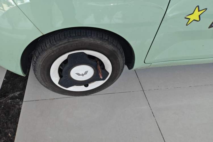 Used Wuling Hongguang MINIEV 2021 Macaron Premium Model – Lithium Iron Phosphate Left Front Wheel Hub