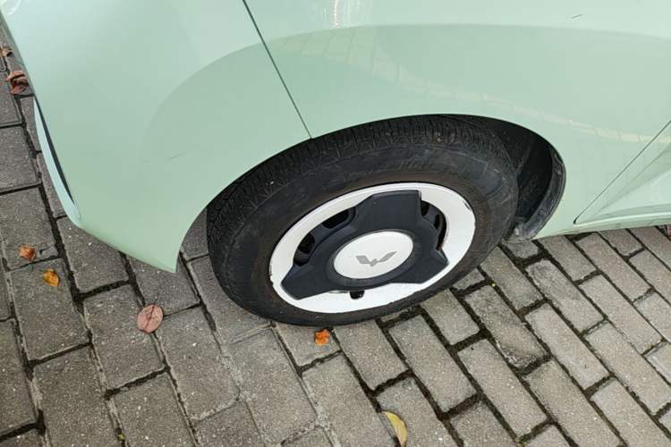 Used Wuling Hongguang MINIEV 2021 Macaron Premium Model – Lithium Iron Phosphate Left Front Wheel Hub