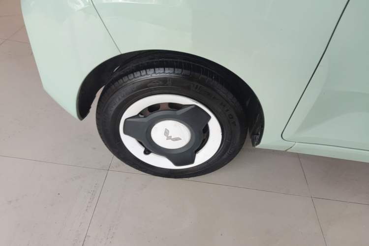 Used Wuling Hongguang MINIEV 2021 Macaron Fashion Edition Lithium-Ion Battery Left Front Wheel Hub