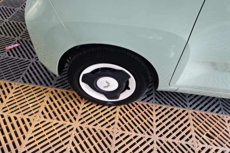 Used Wuling Hongguang MINIEV 2021 Macaron Premium Model – Lithium Iron Phosphate Left Front Wheel Hub