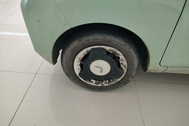 Used Wuling Hongguang MINIEV 2021 Macaron Fashion Model Lithium Iron Phosphate Left Front Wheel Hub