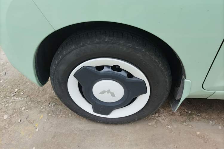 Used Wuling Hongguang MINIEV 2021 Macaron Premium Model – Lithium-NMC Left Front Wheel Hub