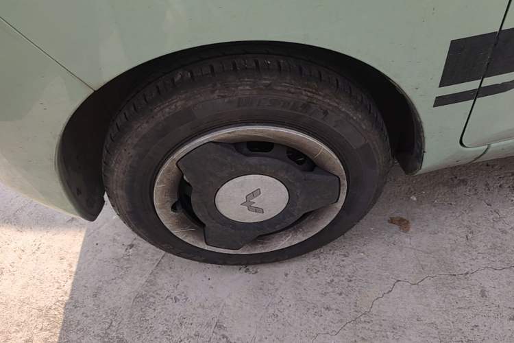 Used Wuling Hongguang MINIEV 2021 Macaron Fashion Model Lithium Iron Phosphate Left Front Wheel Hub