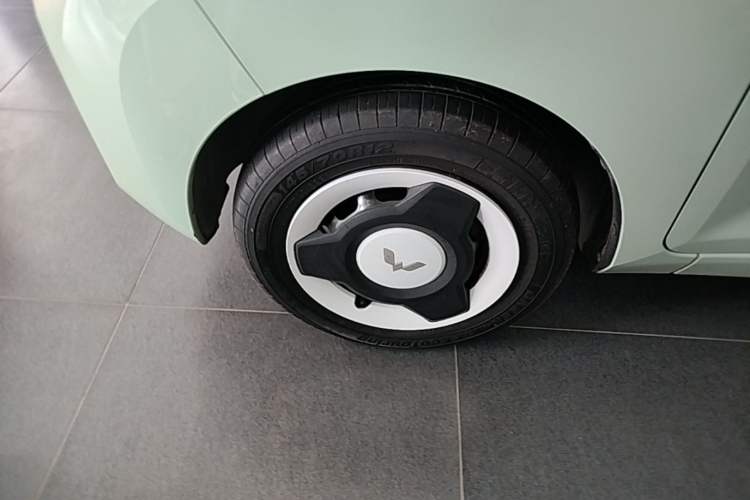 Used Wuling Hongguang MINIEV 2021 Macaron Premium Model – Lithium Iron Phosphate Left Front Wheel Hub