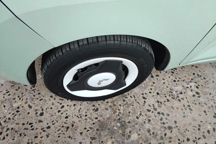 Used Wuling Hongguang MINIEV 2021 Macaron Premium Model – Lithium Iron Phosphate Left Front Wheel Hub