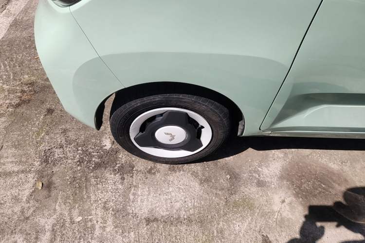 Used Wuling Hongguang MINIEV 2021 Macaron Premium Model – Lithium Iron Phosphate Left Front Wheel Hub
