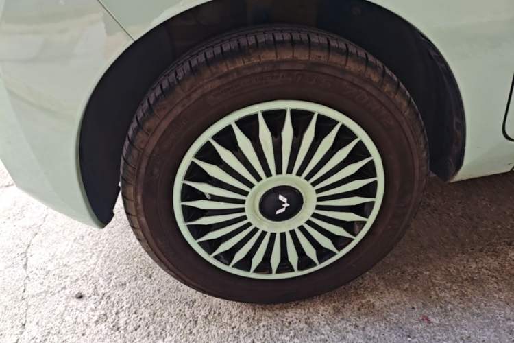 Used Wuling Hongguang MINIEV 2021 Macaron Premium Model – Lithium Iron Phosphate Left Front Wheel Hub