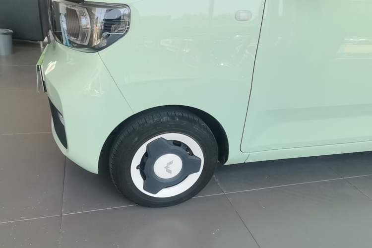 Used Wuling Hongguang MINIEV 2021 Macaron Premium Model – Lithium Iron Phosphate Left Front Wheel Hub