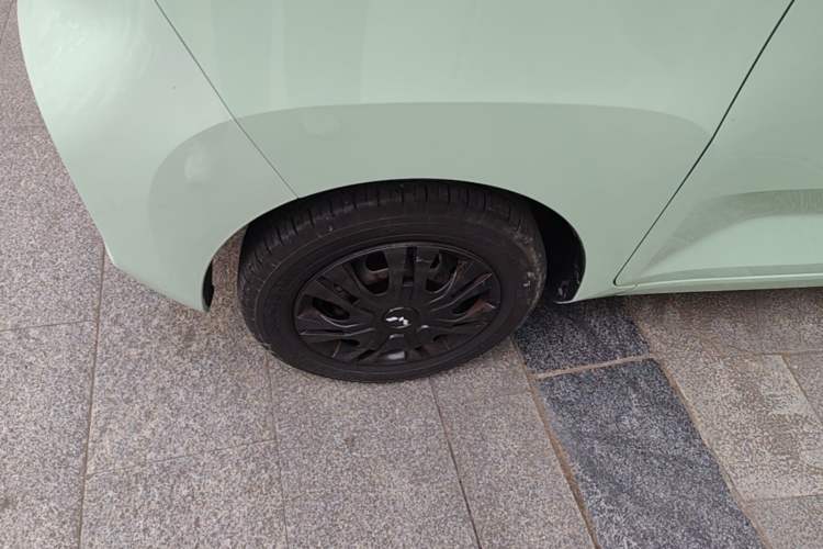 Used Wuling Hongguang MINIEV 2021 Macaron Sandwich Model 120 km Lithium Iron Phosphate Left Front Wheel Hub