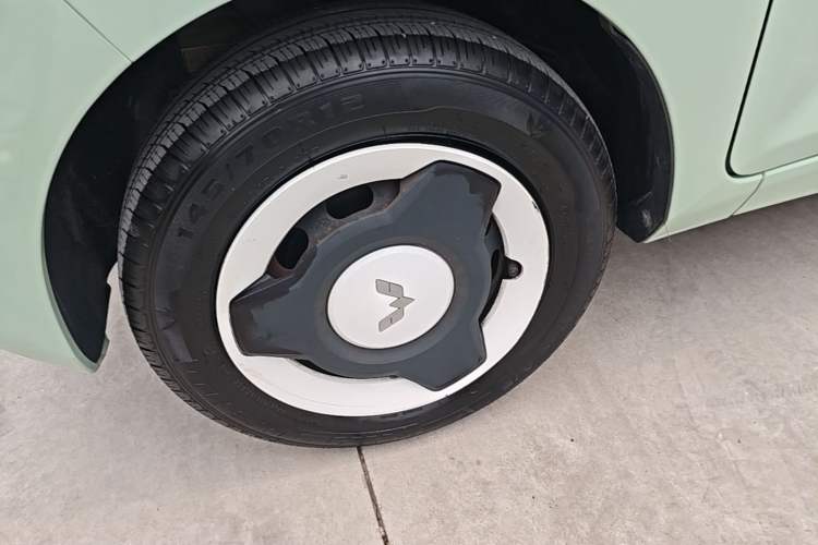 Used Wuling Hongguang MINIEV 2021 Macaron Premium Model – Lithium Iron Phosphate Left Front Wheel Hub