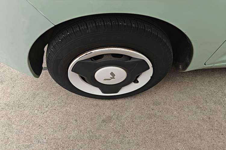 Used Wuling Hongguang MINIEV 2021 Macaron Premium Model – Lithium Iron Phosphate Left Front Wheel Hub