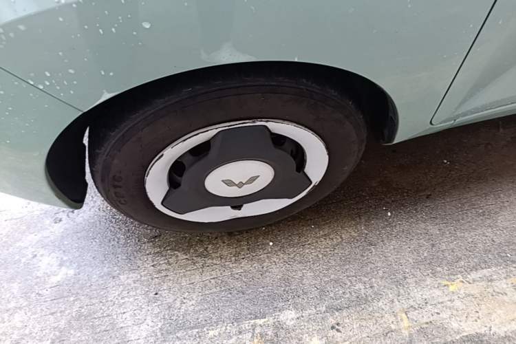 Used Wuling Hongguang MINIEV 2021 Macaron Sandwich Model 170 km Lithium Iron Phosphate Left Front Wheel Hub