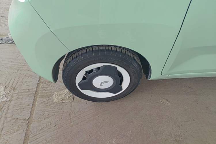 Used Wuling Hongguang MINIEV 2021 Macaron Fashion Edition Lithium-Ion Battery Left Front Wheel Hub