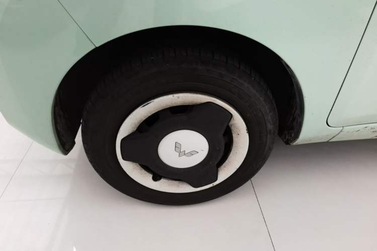 Used Wuling Hongguang MINIEV 2021 Macaron Fashion Model Lithium Iron Phosphate Left Front Wheel Hub