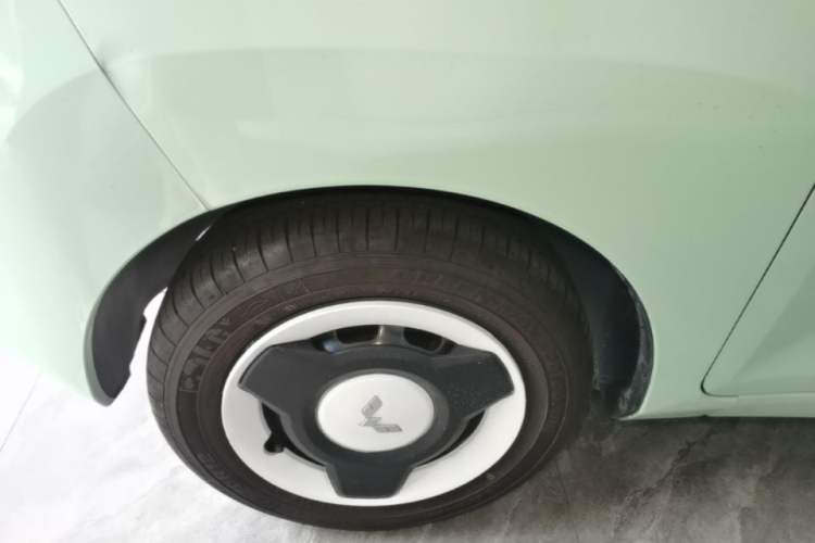 Used Wuling Hongguang MINIEV 2021 Macaron Fashion Edition Lithium-Ion Battery Left Front Wheel Hub