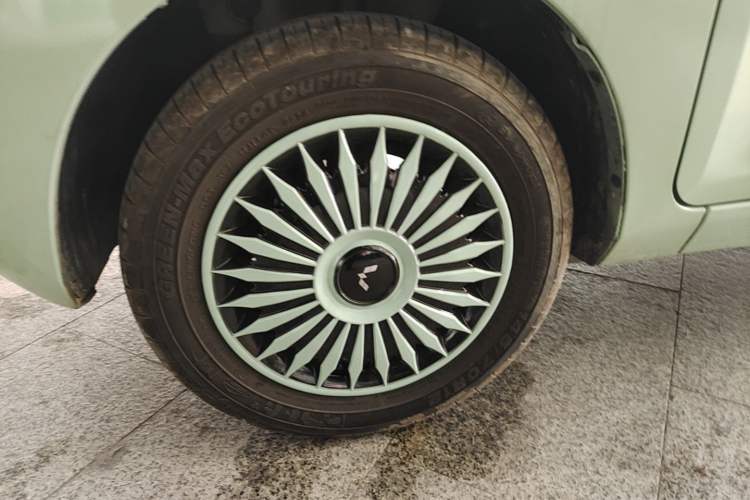 Used Wuling Hongguang MINIEV 2021 Macaron Premium Model – Lithium Iron Phosphate Left Front Wheel Hub