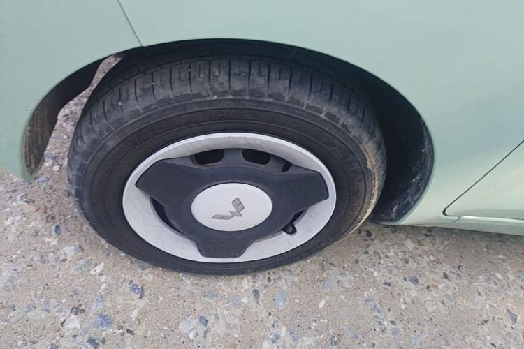 Used Wuling Hongguang MINIEV 2021 Macaron Fashion Model Lithium Iron Phosphate Left Front Wheel Hub