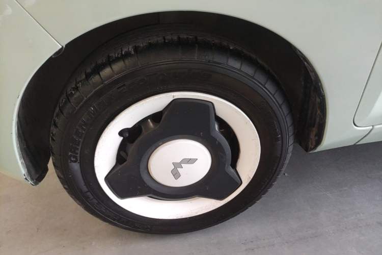 Used Wuling Hongguang MINIEV 2021 Macaron Premium Model – Lithium Iron Phosphate Left Front Wheel Hub