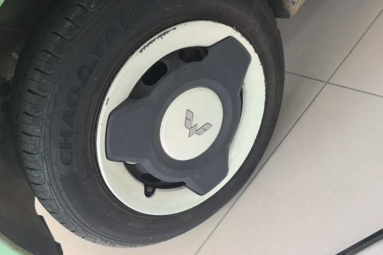 Used Wuling Hongguang MINIEV 2021 Macaron Fashion Edition Lithium-Ion Battery Left Front Wheel Hub