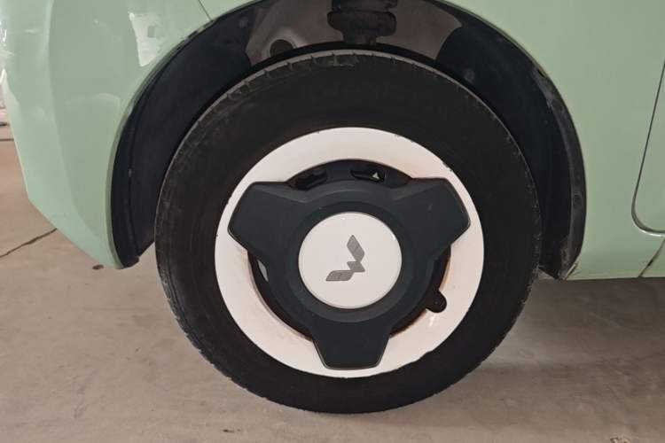 Used Wuling Hongguang MINIEV 2021 Macaron Premium Model – Lithium Iron Phosphate Left Front Wheel Hub