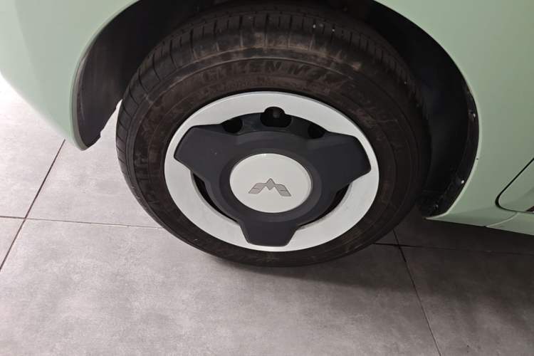 Used Wuling Hongguang MINIEV 2021 Macaron Premium Model – Lithium Iron Phosphate Left Front Wheel Hub
