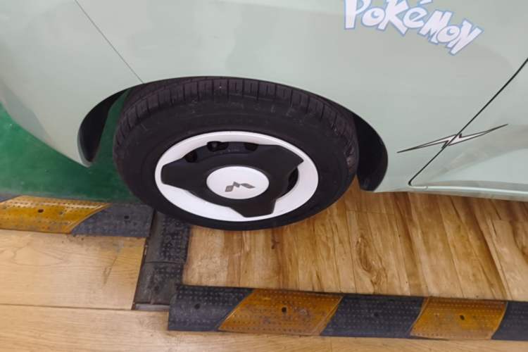 Used Wuling Hongguang MINIEV 2021 Macaron Premium Model – Lithium Iron Phosphate Left Front Wheel Hub