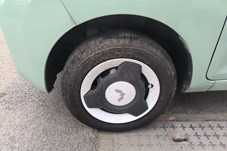 Used Wuling Hongguang MINIEV 2021 Macaron Fashion Model Lithium Iron Phosphate Left Front Wheel Hub