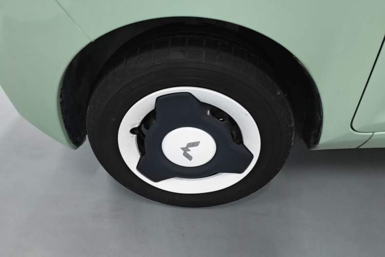 Used Wuling Hongguang MINIEV 2021 Macaron Premium Model – Lithium Iron Phosphate Left Front Wheel Hub
