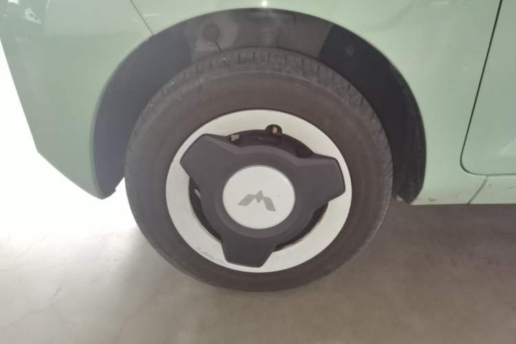 Used Wuling Hongguang MINIEV 2021 Macaron Premium Model – Lithium Iron Phosphate Left Front Wheel Hub