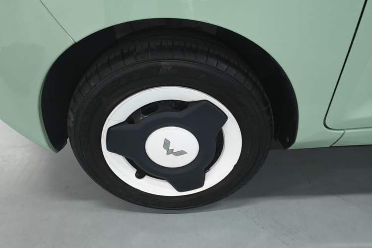 Used Wuling Hongguang MINIEV 2021 Macaron Premium Model – Lithium Iron Phosphate Left Front Wheel Hub