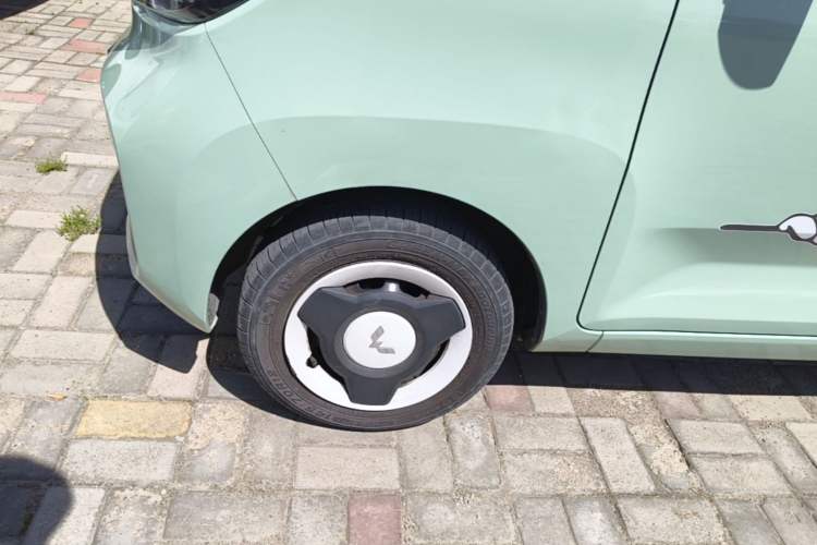 Used Wuling Hongguang MINIEV 2021 Macaron Sandwich Model 120 km Lithium Iron Phosphate Left Front Wheel Hub