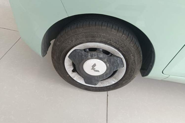 Used Wuling Hongguang MINIEV 2021 Macaron Sandwich Model 170 km Lithium Iron Phosphate Left Front Wheel Hub