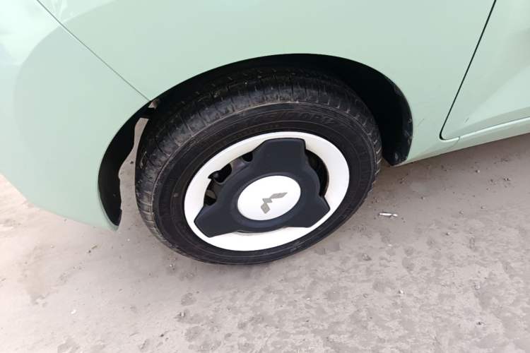 Used Wuling Hongguang MINIEV 2021 Macaron Fashion Model Lithium Iron Phosphate Left Front Wheel Hub