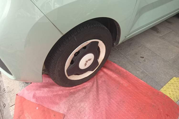 Used Wuling Hongguang MINIEV 2021 Macaron Premium Model – Lithium-NMC Left Front Wheel Hub