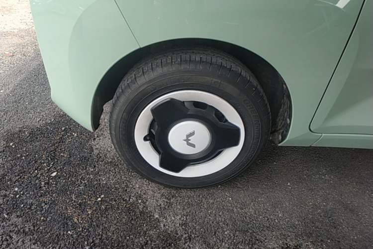 Used Wuling Hongguang MINIEV 2021 Macaron Premium Model – Lithium Iron Phosphate Left Front Wheel Hub