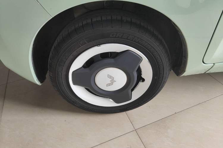 Used Wuling Hongguang MINIEV 2021 Macaron Premium Model – Lithium Iron Phosphate Left Front Wheel Hub