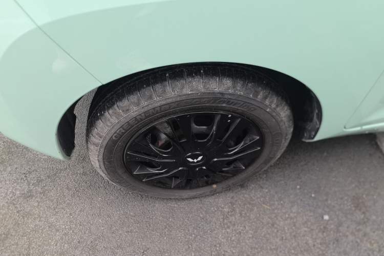 Used Wuling Hongguang MINIEV 2021 Macaron Fashion Model Lithium Iron Phosphate Left Front Wheel Hub