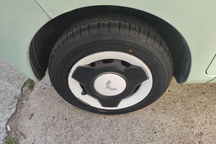 Used Wuling Hongguang MINIEV 2021 Macaron Fashion Model Lithium Iron Phosphate Left Front Wheel Hub