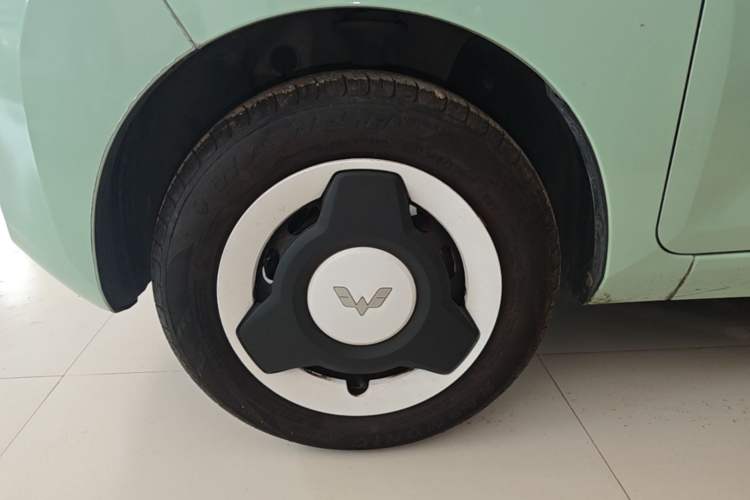 Used Wuling Hongguang MINIEV 2021 Macaron Premium Model – Lithium Iron Phosphate Left Front Wheel Hub