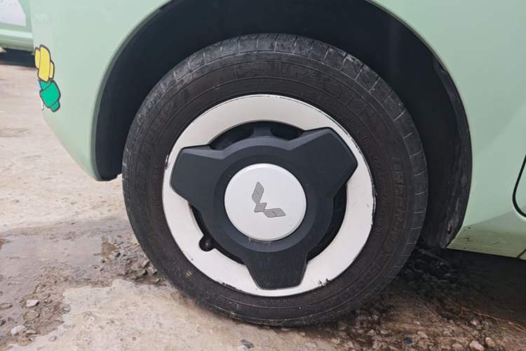 Used Wuling Hongguang MINIEV 2021 Macaron Fashion Model Lithium Iron Phosphate Left Front Wheel Hub