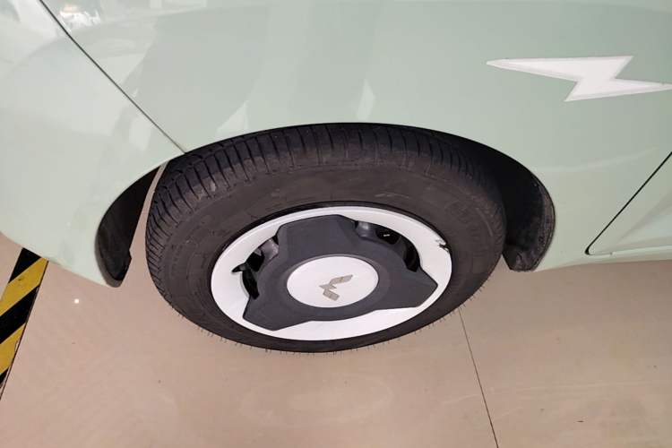 Used Wuling Hongguang MINIEV 2021 Macaron Premium Model – Lithium Iron Phosphate Left Front Wheel Hub