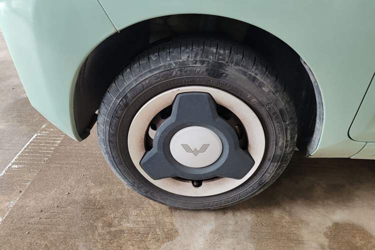 Used Wuling Hongguang MINIEV 2021 Macaron Premium Model – Lithium Iron Phosphate Left Front Wheel Hub