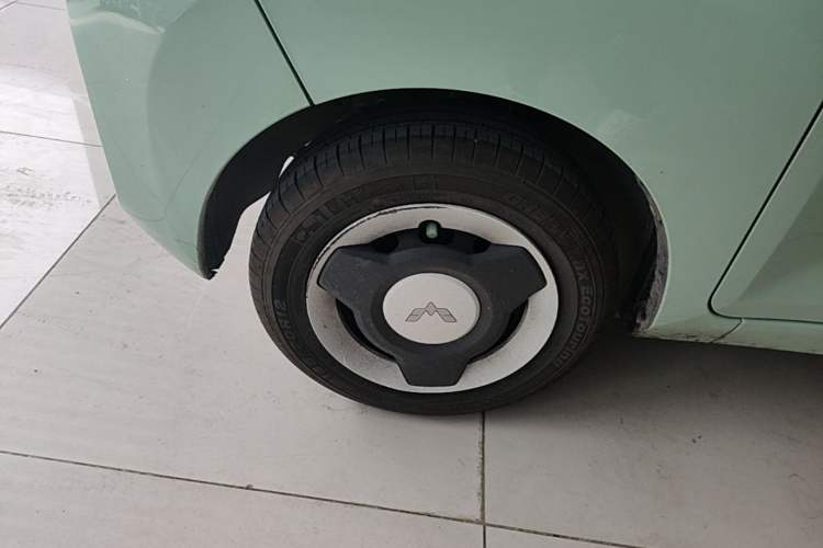 Used Wuling Hongguang MINIEV 2021 Macaron Premium Model – Lithium Iron Phosphate Left Front Wheel Hub