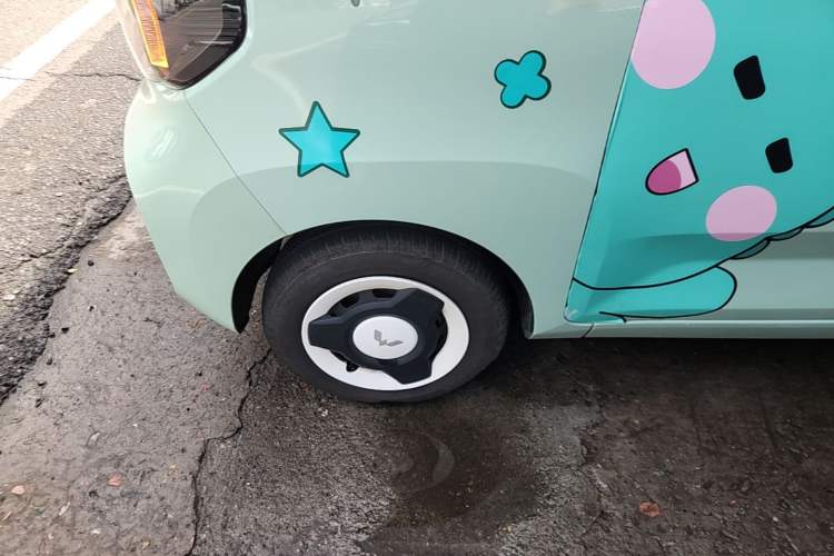 Used Wuling Hongguang MINIEV 2021 Macaron Fashion Model Lithium Iron Phosphate Left Front Wheel Hub
