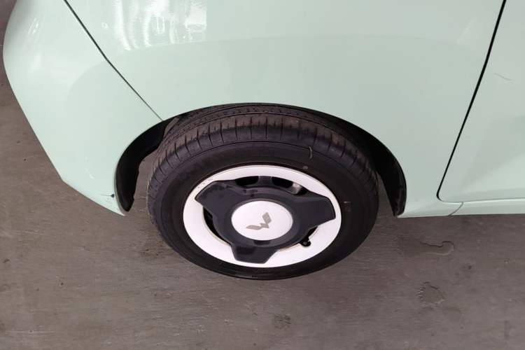Used Wuling Hongguang MINIEV 2021 Macaron Fashion Model Lithium Iron Phosphate Left Front Wheel Hub