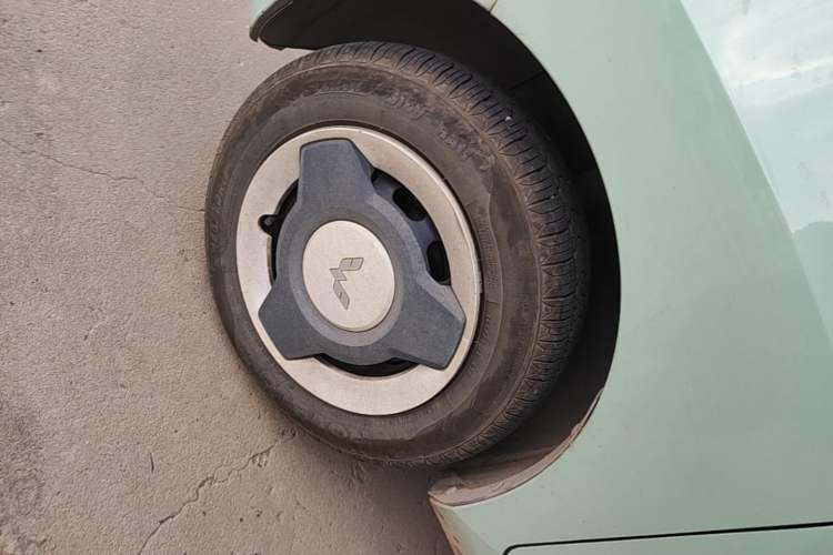 Used Wuling Hongguang MINIEV 2021 Macaron Fashion Model Lithium Iron Phosphate Left Front Wheel Hub