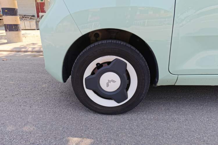 Used Wuling Hongguang MINIEV 2021 Macaron Premium Model – Lithium Iron Phosphate Left Front Wheel Hub