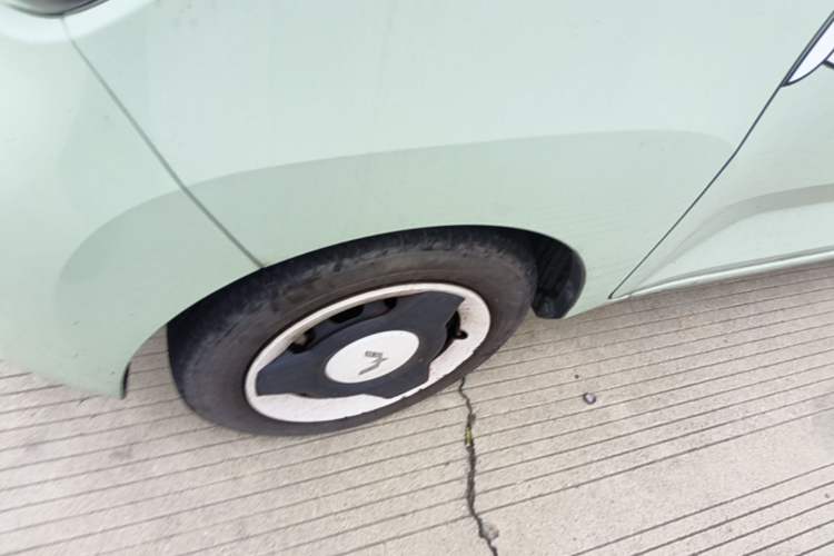 Used Wuling Hongguang MINIEV 2021 Macaron Fashion Model Lithium Iron Phosphate Left Front Wheel Hub