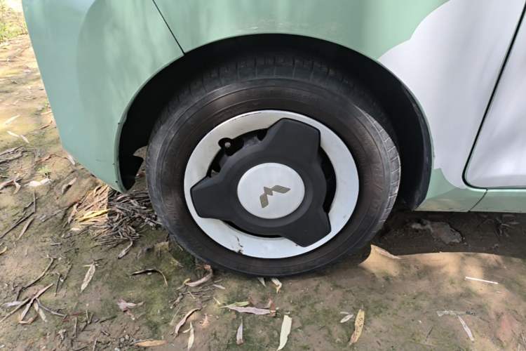 Used Wuling Hongguang MINIEV 2021 Macaron Premium Model – Lithium Iron Phosphate Left Front Wheel Hub